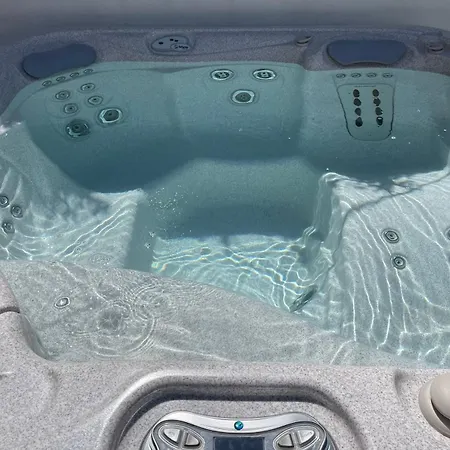 Maison Avec Et Piscine 2 *