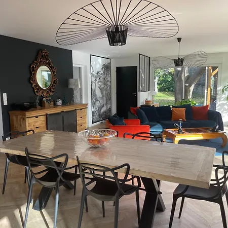 Maison Avec Et Piscine 2 Holiday home *