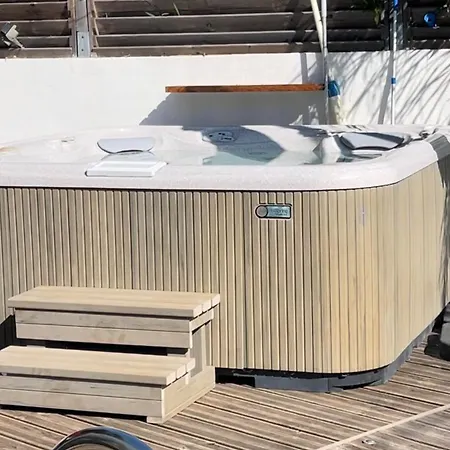 Maison Avec Et Piscine 2 *